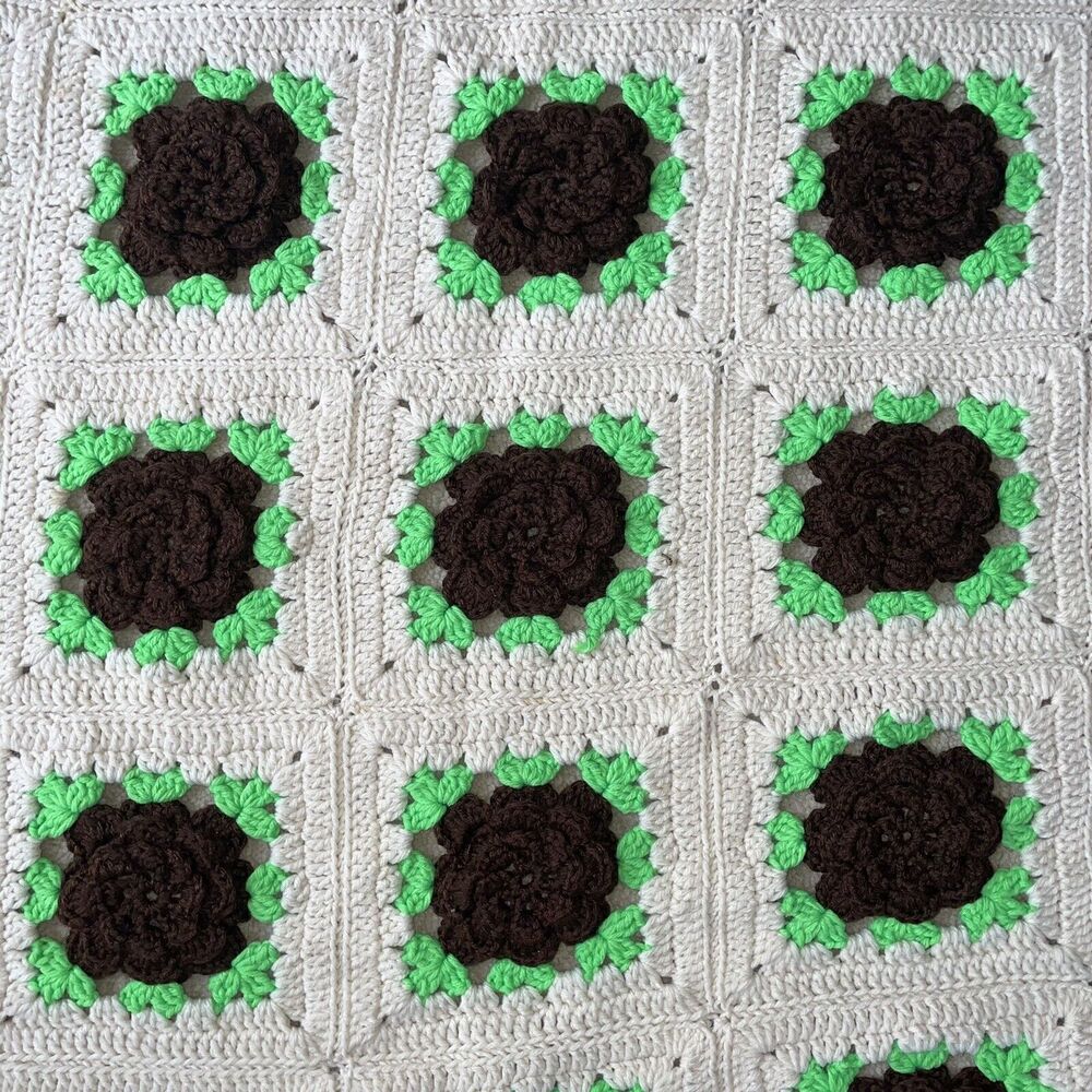 VTG 1970s Crochet 3D Rose Afghan Blanket Granny Square Tan Large 100x90 Queen - Picture 2 of 7